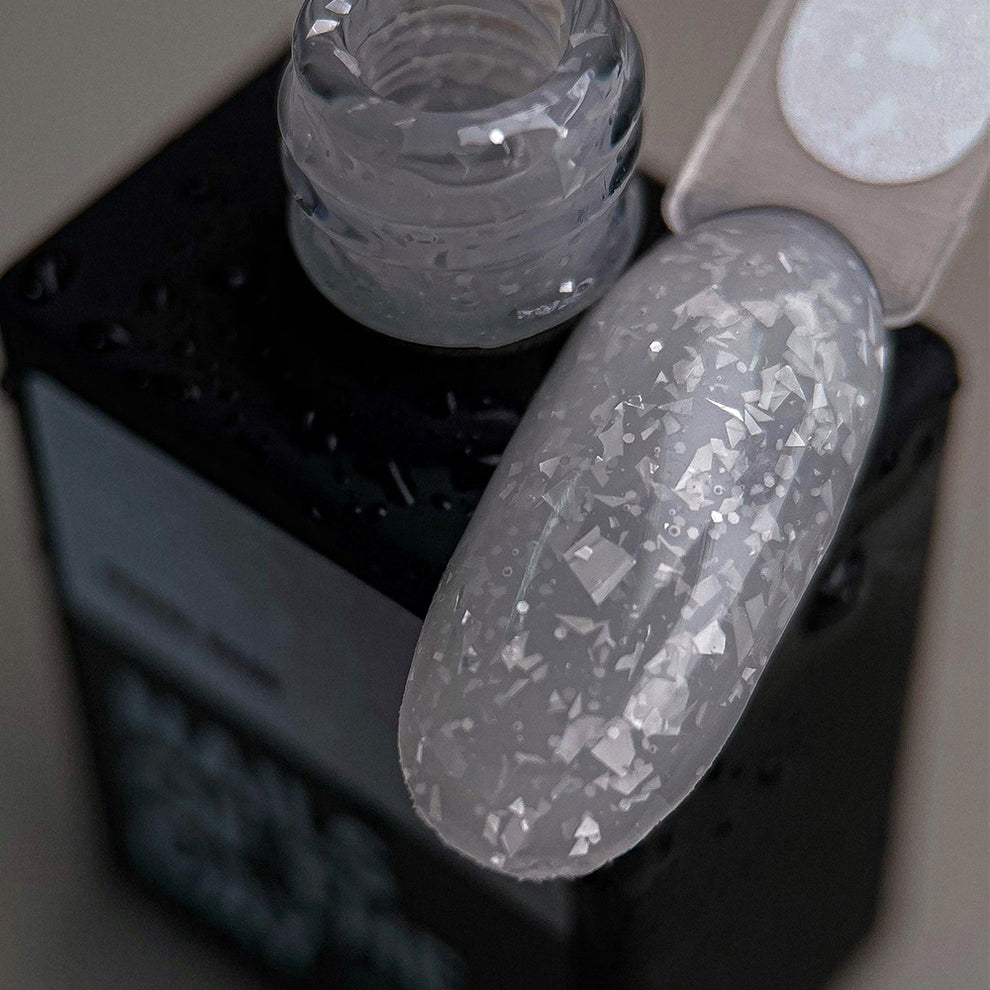 NAILSOFTHEDAY Potal base 14 – base lechosa suave con decoracion blanca elegante, 10 ml