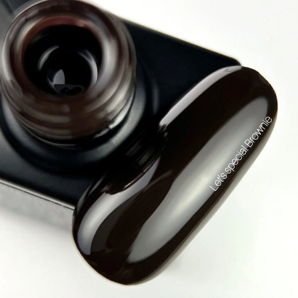 NAILSOFTHEDAY Let’s Special Brownie — esmalte semipermanente marrón frío para uñas, que cubre en una sola capa, 10 ml.