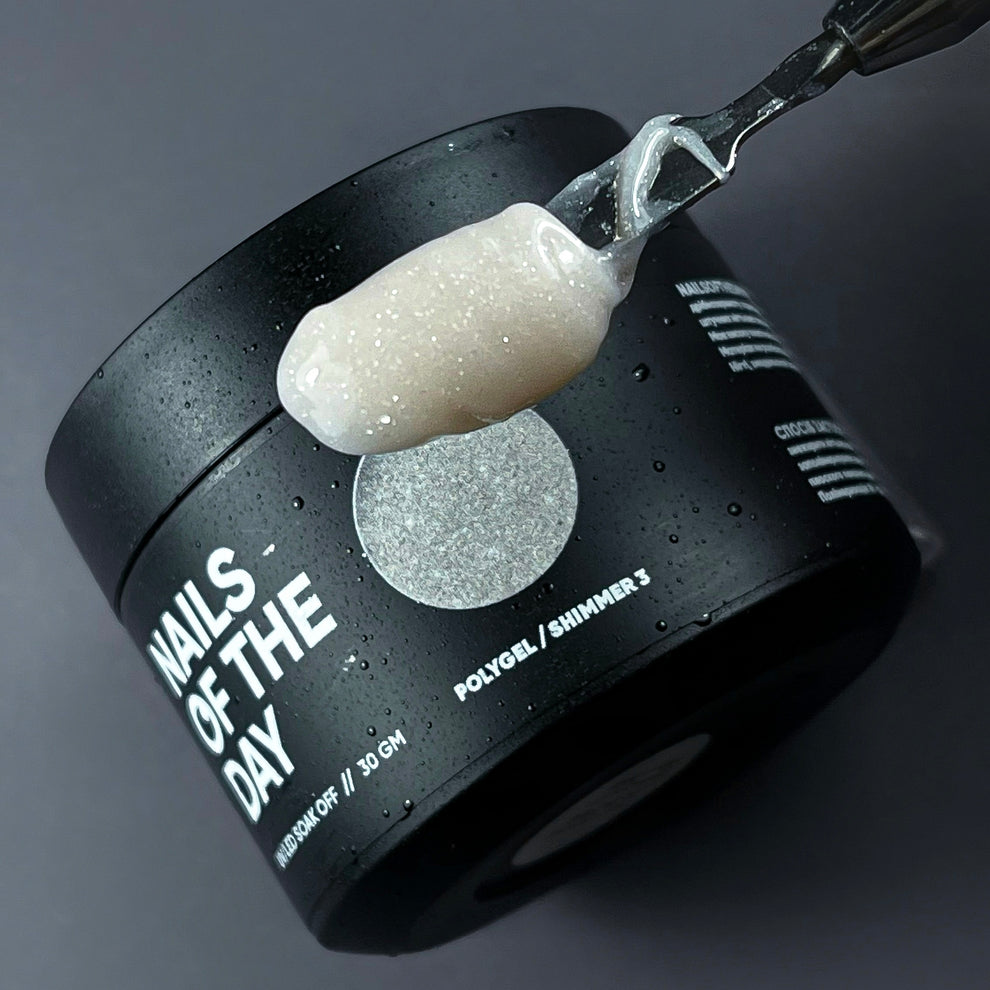 Aplicación polygel Shimmer 03 rosa leche brillo en uñas