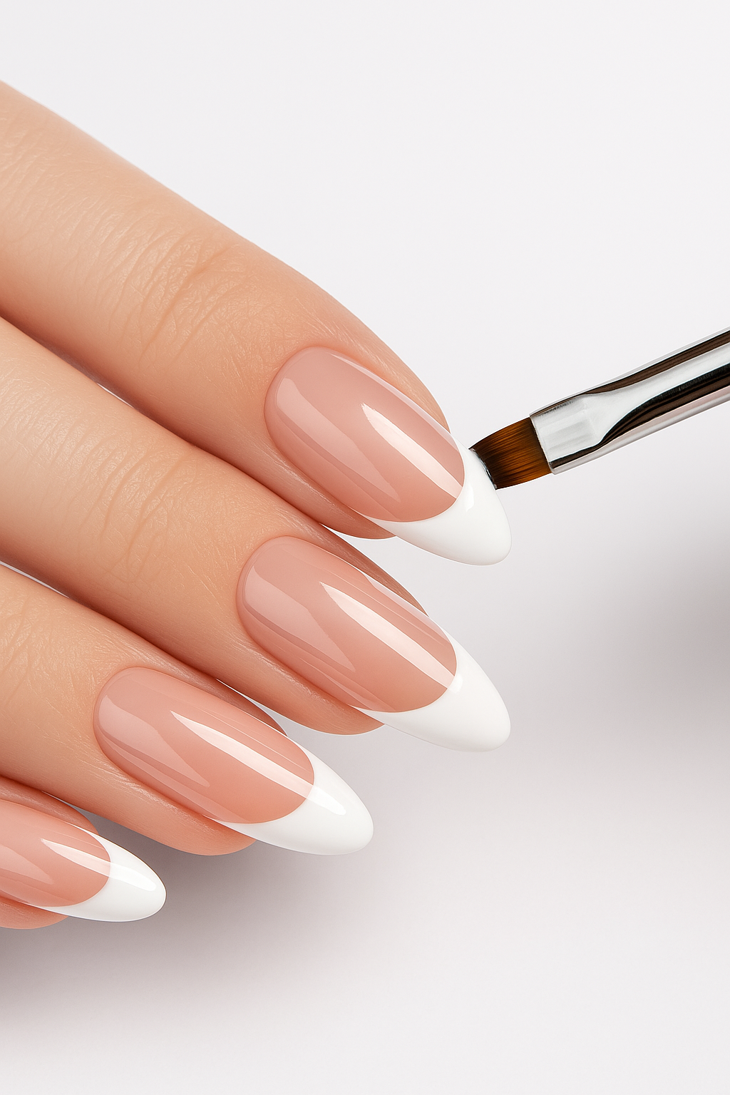 Resultado final del Journails Luxury Builder Gel Nude en uñas cortas y medianas, acabado suave y francesa