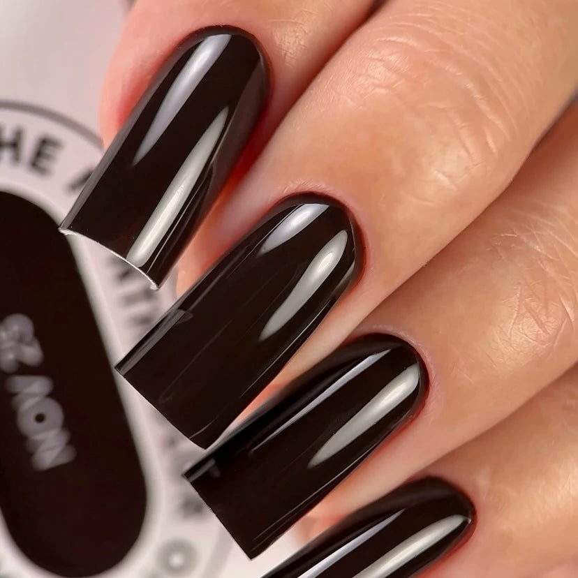 NAILSOFTHEDAY Color del mes Noviembre 2025 - Marrón profundo: un rico tono de chocolate con cobertura en una sola capa, 10 ml