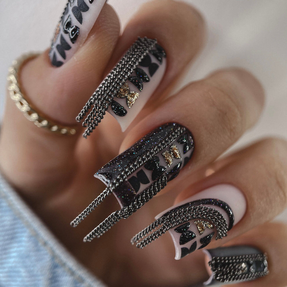 Aplicación top coat Teddy Top efecto peluche en uñas