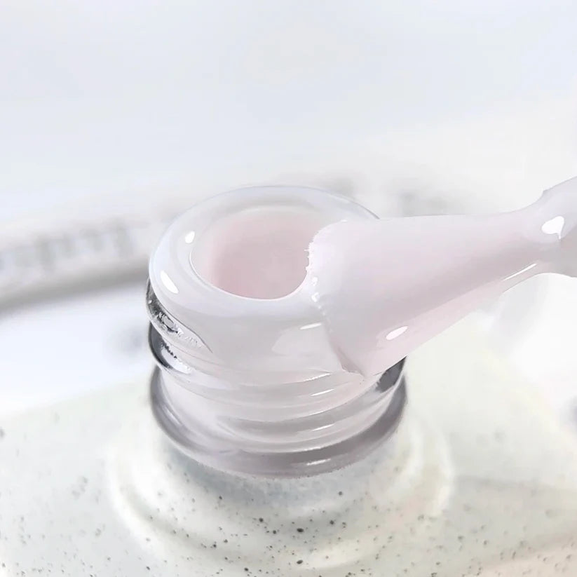 NAILSOFTHEDAY Color del Mes Abril 2026 — Cloudy Blanco lechoso con un delicado velo rosado, cobertura en una capa, 10 ml