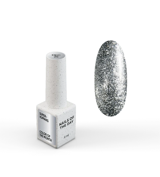 NAILSOFTHEDAY Color of the Month Diciembre 2025 SUPERHUMANS — tono acero con pan de plata, cobertura completa en una sola capa, 6 ml