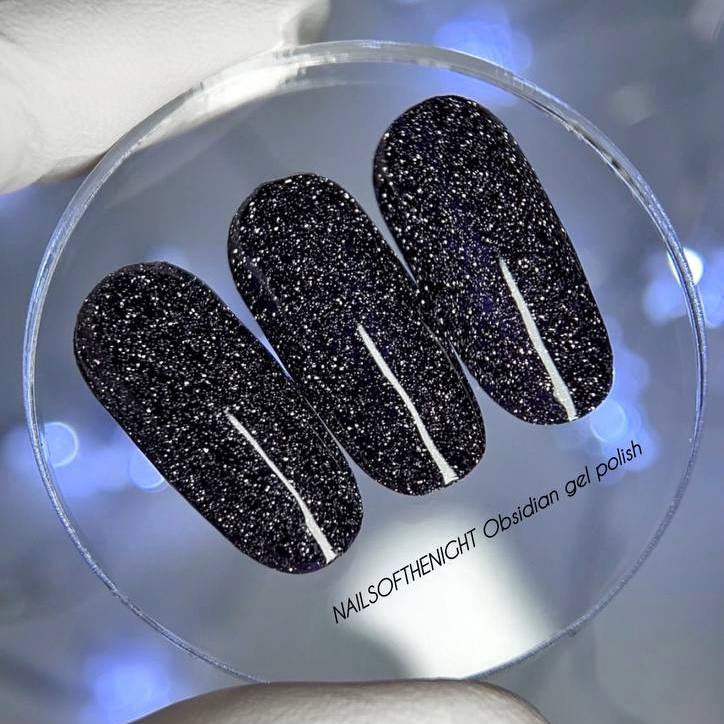 NAILSOFTHENIGHT Obsidian - Esmalte Gel Grafito Púrpura Reflectante, 10 ml