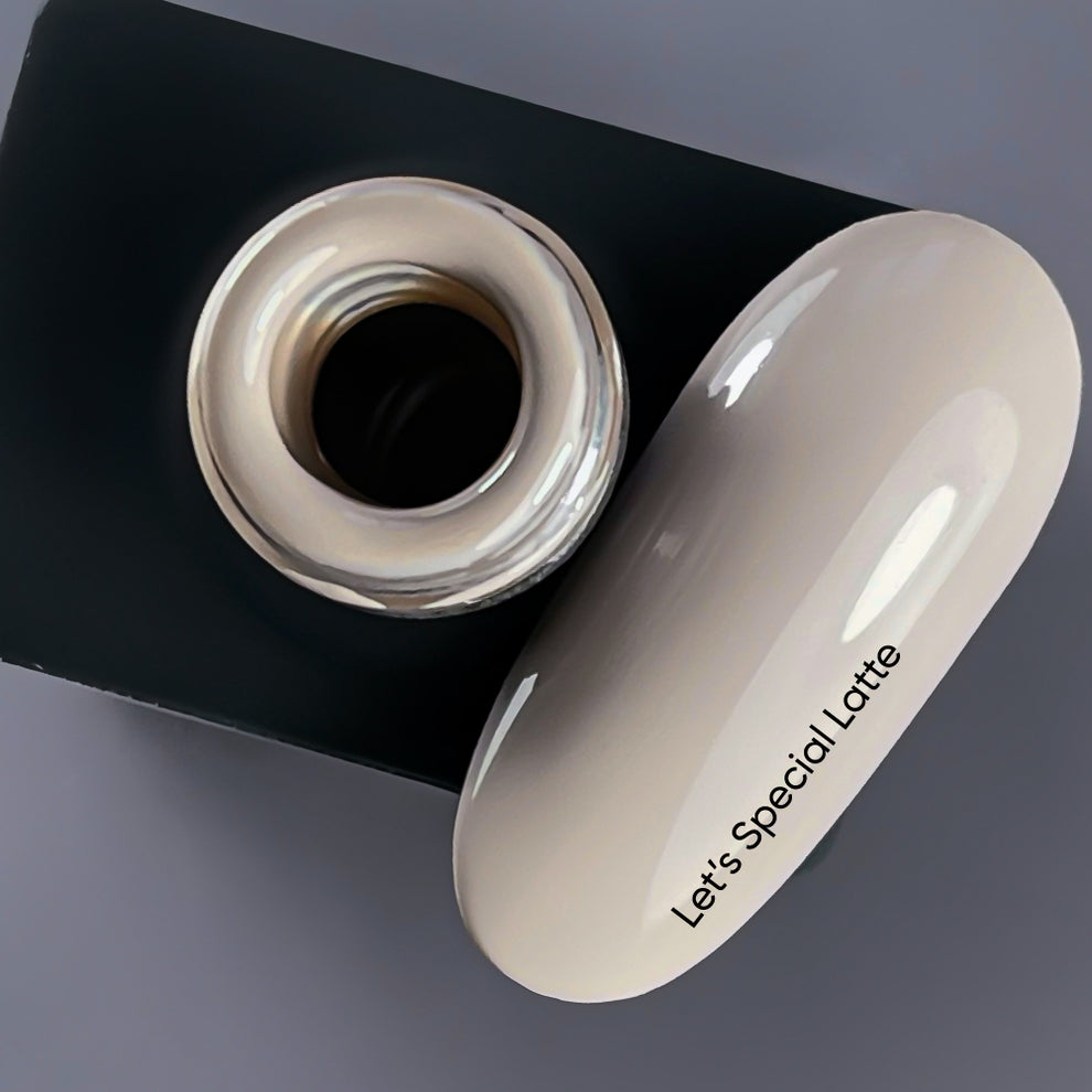 NAILSOFTHEDAY Let's Special Latte — esmalte semipermanente de uñas beige-caramelo que cubre una capa, 10 ml