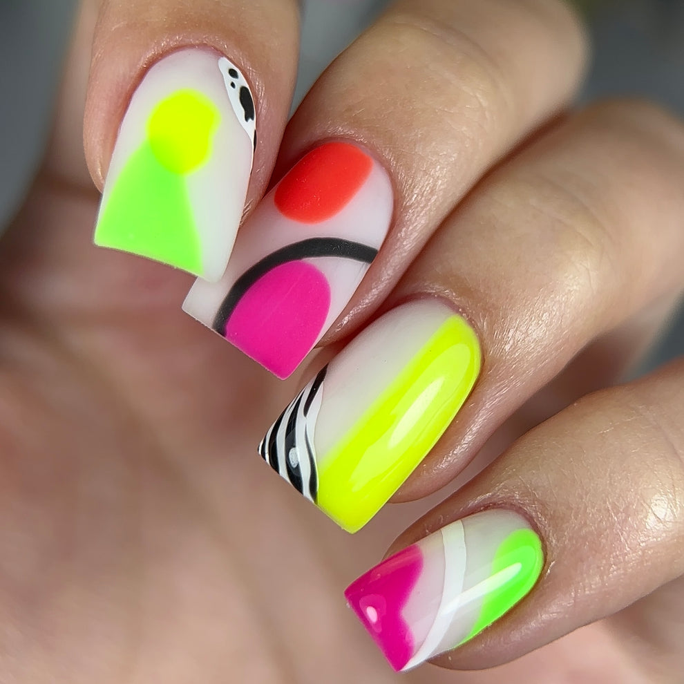 NAILSOFTHEDAY Let's Special Lime: un esmalte semipermanente especial de verde neón que se superpone en una capa, 10 ml