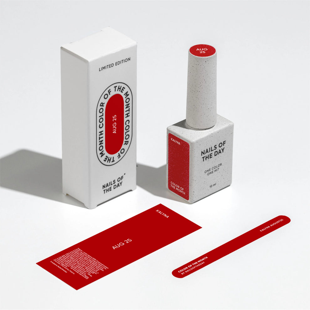 NAILSOFTHEDAY Color del Mes – Agosto 2025 Kalyna – rojo intenso de viburno con destellos rosas finos. Cubre perfectamente en una sola capa. 10 ml.