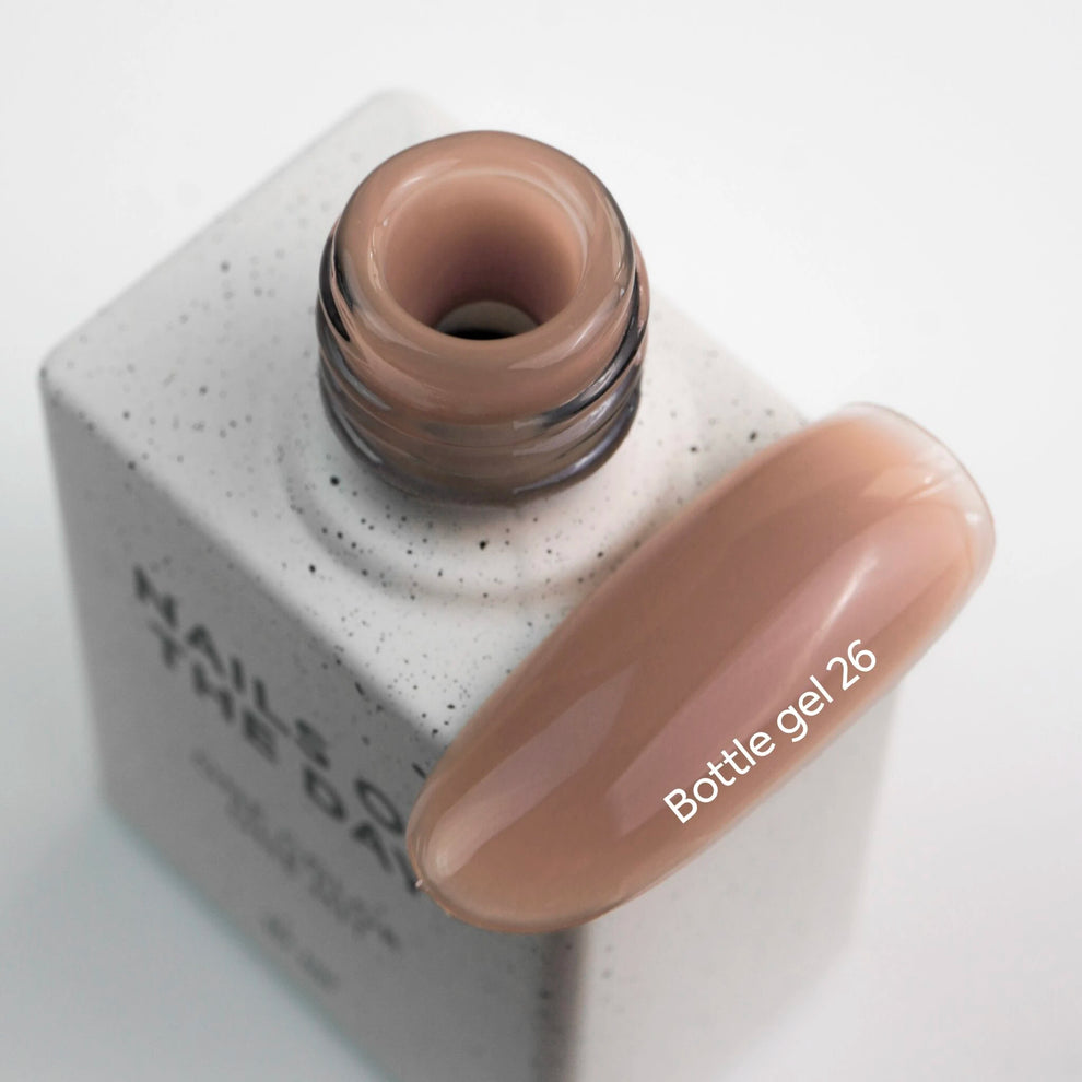 NAILSOFTHEDAY Bottle Gel 26 – gel ultraresistente beige cálido para el refuerzo de uñas, 10 ml