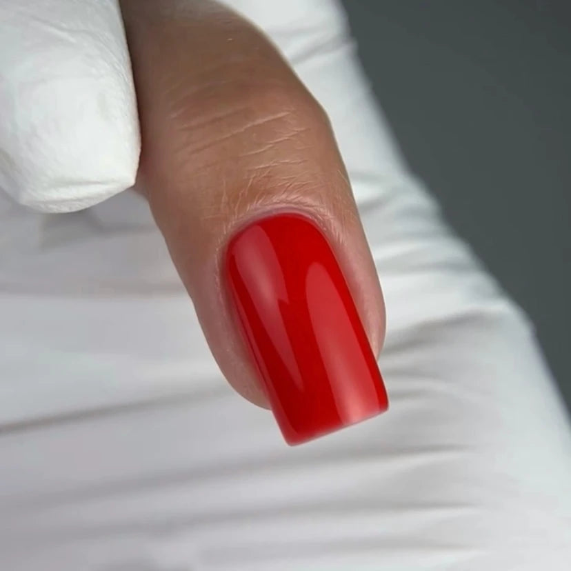 NAILSOFTHEDAY Color Top 06 — clásico rojo intenso sin capa pegajosa, 10 ml.