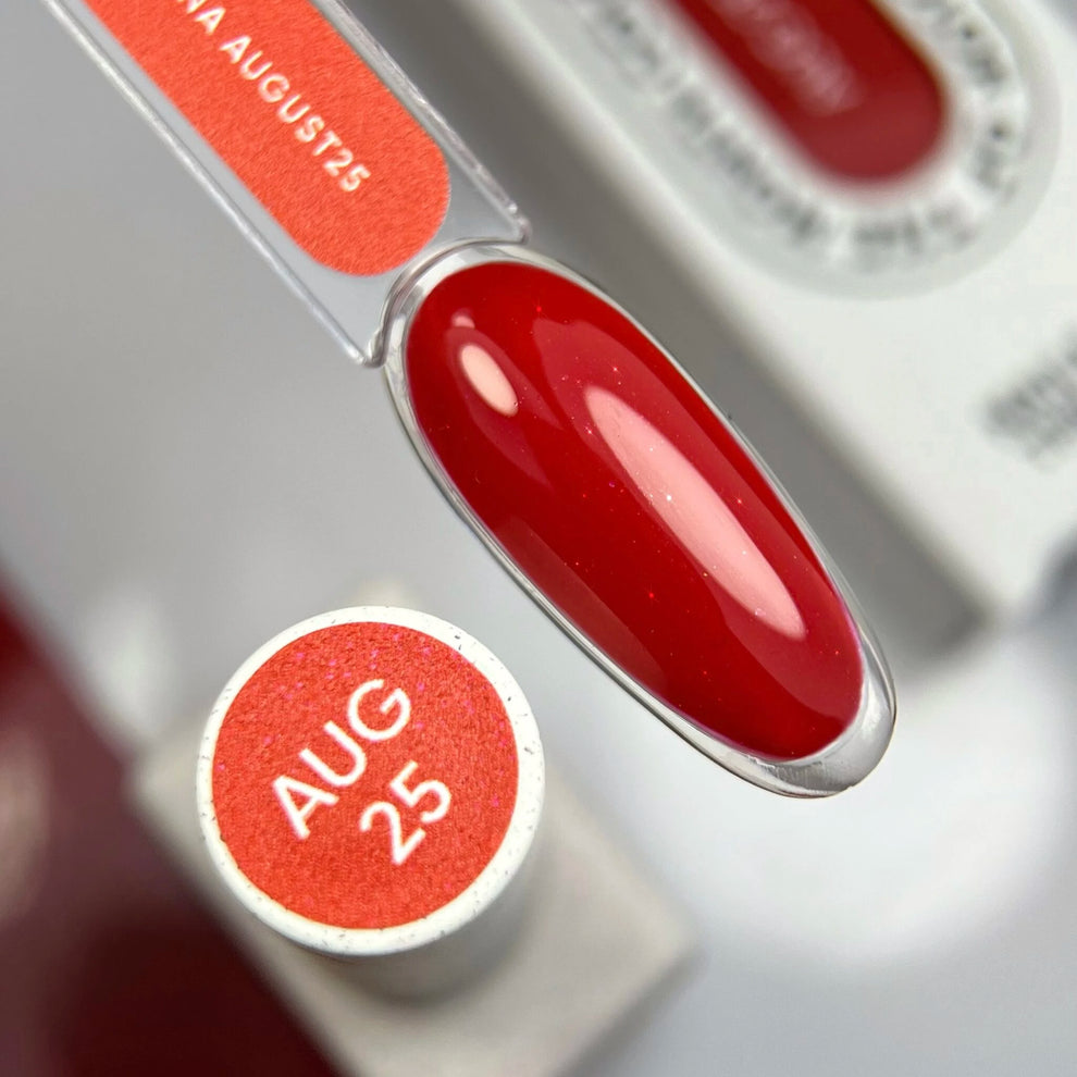 NAILSOFTHEDAY Color del Mes – Agosto 2025 Kalyna – rojo intenso de viburno con destellos rosas finos. Cubre perfectamente en una sola capa. 10 ml.