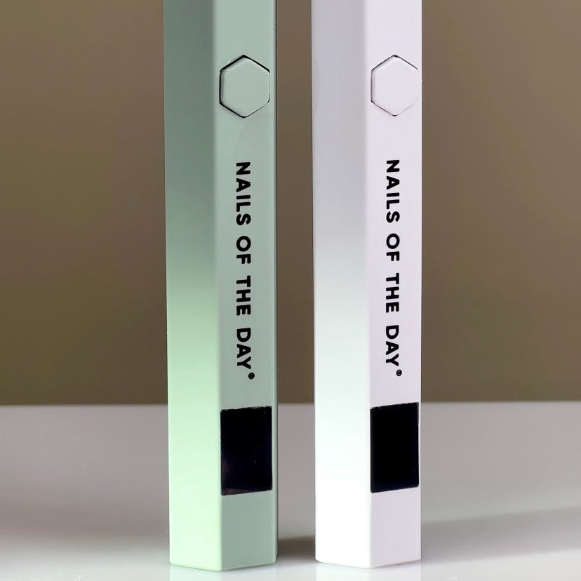 NAILSOFTHEDAY Nail lamp — Blanca, linterna para formas superiores e inferiores