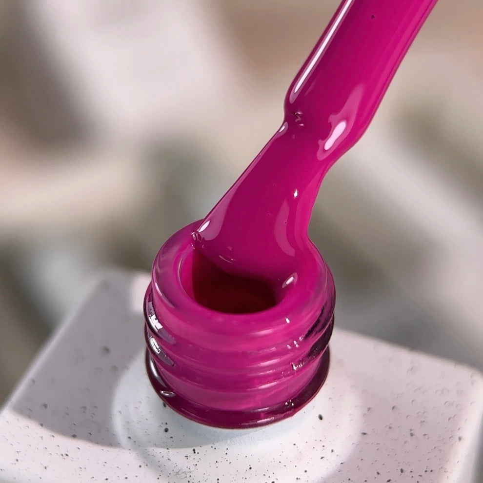 NAILSOFTHEDAY Gel Polish Dragonfruit-211, 10 ml — esmalte semipermanente rosa magenta con cobertura total en una sola capa