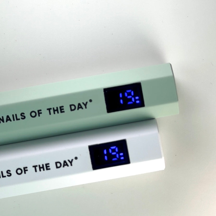 NAILSOFTHEDAY Nail lamp — Blanca, linterna para formas superiores e inferiores