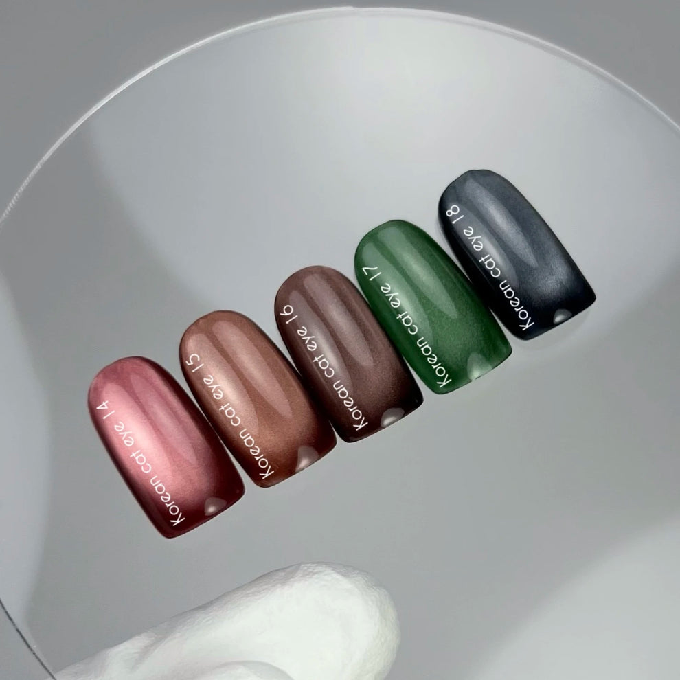 NAILSOFTHEDAY Korean Cat Eye 14 – esmalte semipermanente efecto ojo de gato rojo, 10 ml.