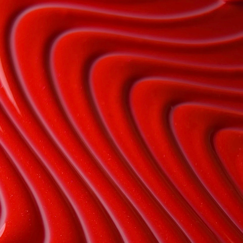 NAILSOFTHEDAY Color del Mes – Agosto 2025 Kalyna – rojo intenso de viburno con destellos rosas finos. Cubre perfectamente en una sola capa. 10 ml.