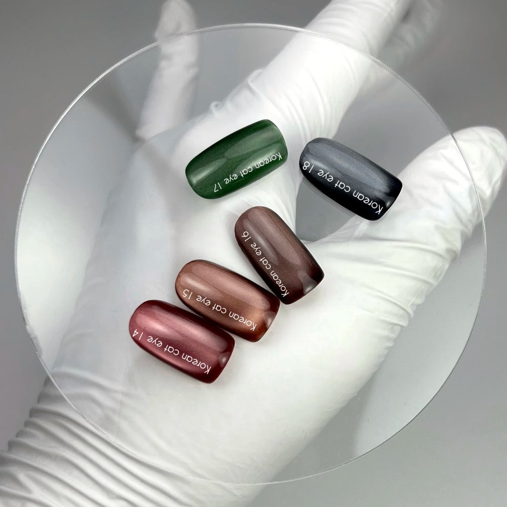 NAILSOFTHEDAY Korean Cat Eye 14 – esmalte semipermanente efecto ojo de gato rojo, 10 ml.