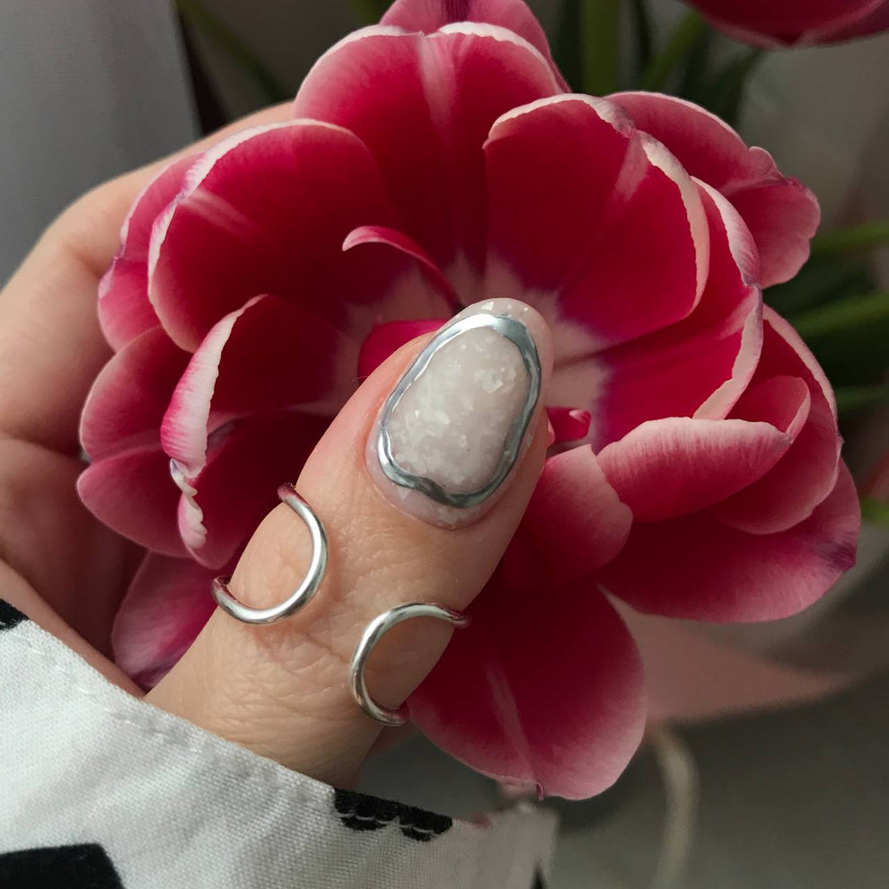 NAILSOFTHEDAY Potal base 14 – base lechosa suave con decoracion blanca elegante, 10 ml