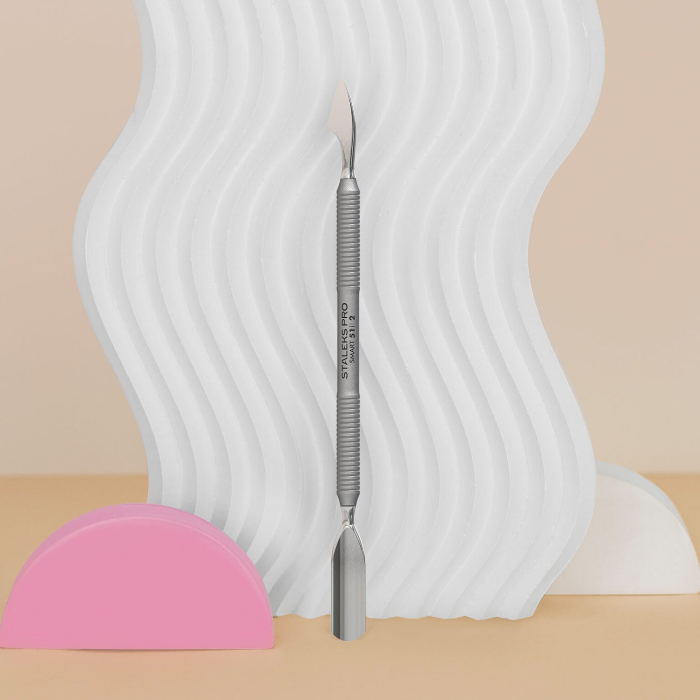Espátula de manicure SMART 51 TYPE 2 (asta inclinada + empujador redondeado)