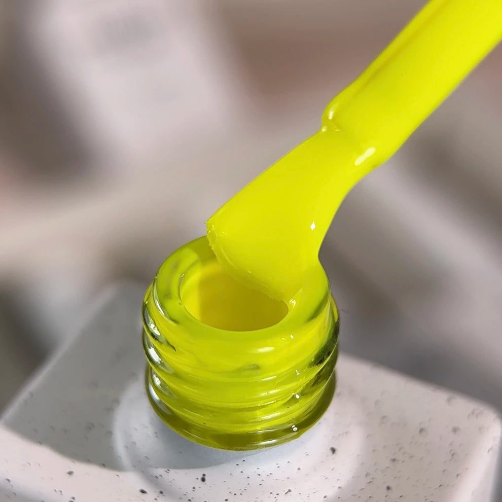 NAILSOFTHEDAY Gel Polish Banana-228 — esmalte semipermanente amarillo neón con cobertura total en una sola capa, 10 ml